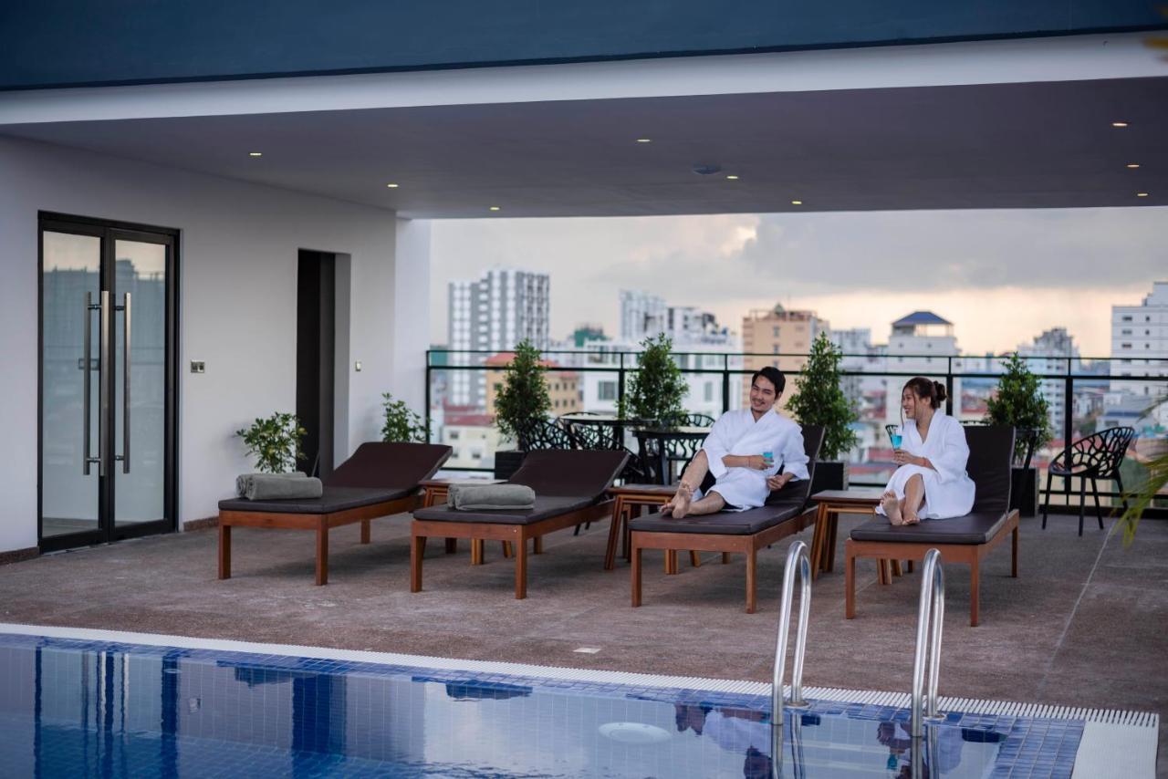 Hotel 105 And 4*